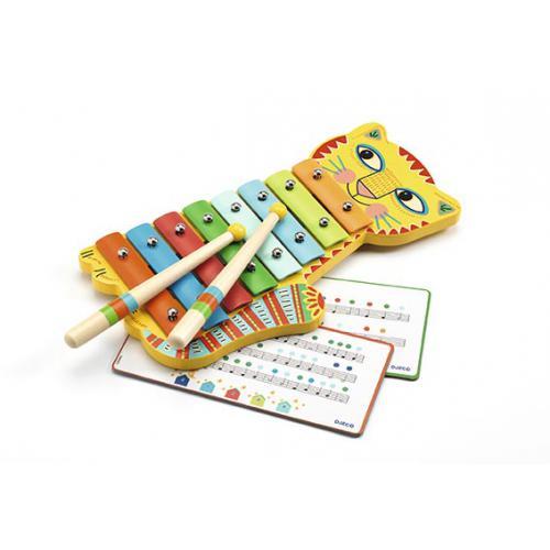 Xilofone de madeira colorido em forma de animal com duas baquetas e partituras