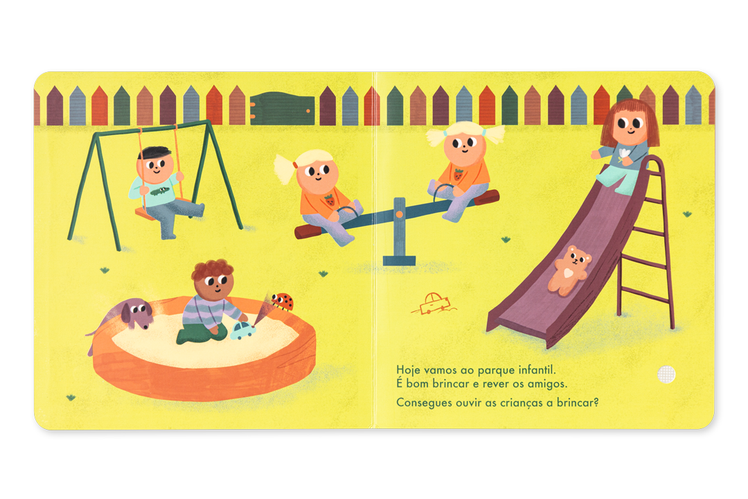 Ilustração de crianças a brincar em parque infantil com baloiço, gangorra, escorrega e caixa de areia.