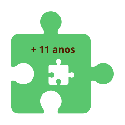 Peça de puzzle verde com texto + 11 anos