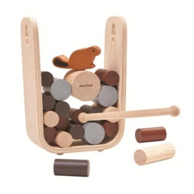 Brinquedo de madeira PlanToys com peças cilíndricas e martelo