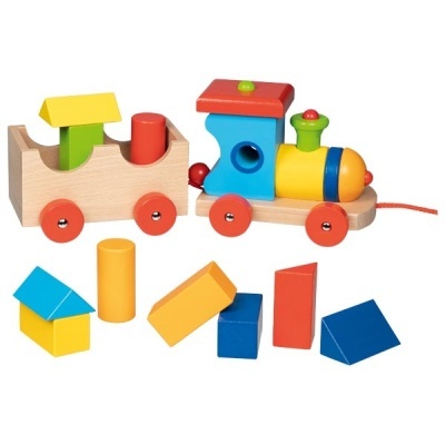 Comboio de brinquedo de madeira com blocos de várias formas e cores