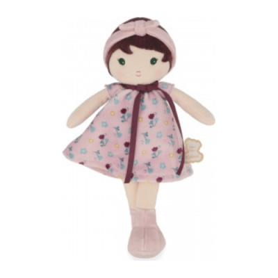 Boneca de pano vestida de rosa com padrão floral e fita castanha