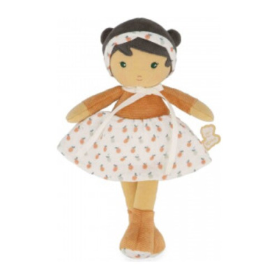 Boneca de pano vestida com roupa estampada de laranjas e faixa na cabeça.