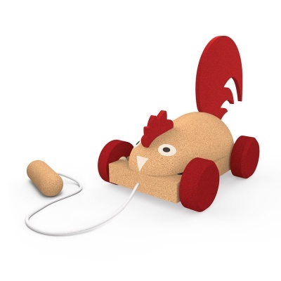 Brinquedo de puxar em forma de galinha com rodas vermelhas e cordão branco.