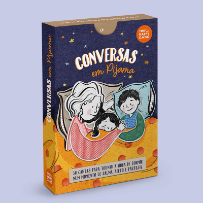 Caixa azul e amarelo com ilustração de mãe e duas crianças em pijama na cama e texto de cartas para conversas antes de dormir.