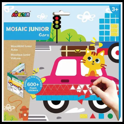 Jogo de mosaico infantil Avenir com mais de 600 autocolantes de espuma para criar imagens de carros coloridos, embalagem ilustrada com carro rosa e gato amarelo.