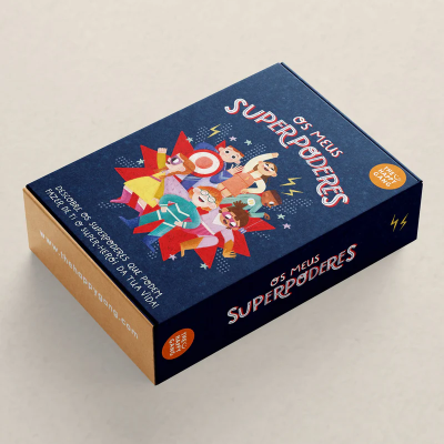 Caixa de jogo Os Meus Superpoderes com ilustração de super-heróis em fundo azul