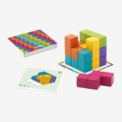 Jogo de blocos de construção coloridos e cartas do jogo