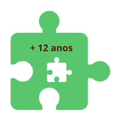 Peça de puzzle verde com texto + 12 anos