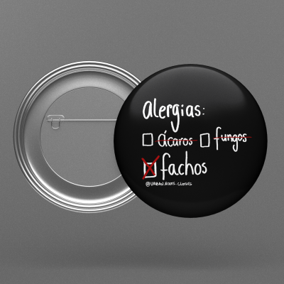 Botton preto com texto escrito à mão sobre alergias e caixa marcada