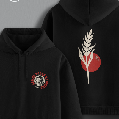 Sweatshirt preta com capuz e estampas frontais e traseiras em bege e vermelho