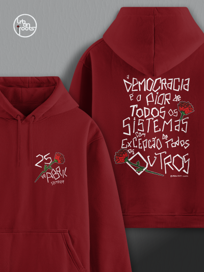 Sweatshirt vermelha com estampagens de cravos e texto relacionado a 25 de Abril