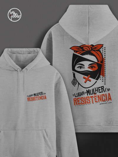 Sweatshirt cinzento com desenho de mulher estilizada e texto de resistência
