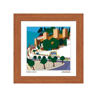 Ilustração de Torres Novas com castelo amarelo em moldura de madeira castanha