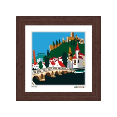 Poster ilustrativo da cidade de Tomar com arquitetura e ponte dentro de moldura castanha.