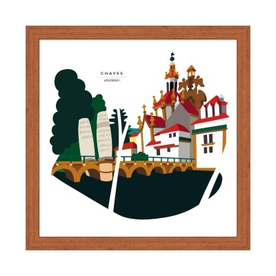 Ilustração colorida de Chaves com ponte, árvores e edifícios emoldurada por moldura de madeira.