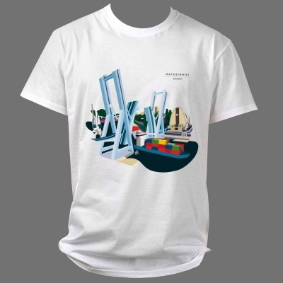 T-shirt branca com estampa de cena portuária e texto MATOSINHOS
