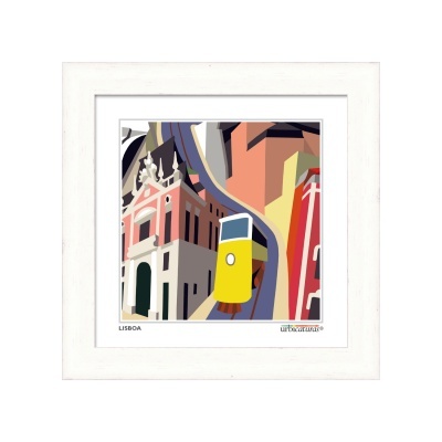 Quadro decorativo com ilustração de elétrico amarelo em Lisboa e edifícios coloridos