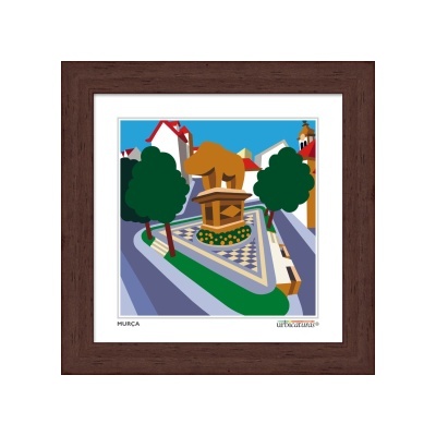 Ilustração gráfica de praça triangular com monumento castanho e árvores verdes, em moldura de madeira castanha.