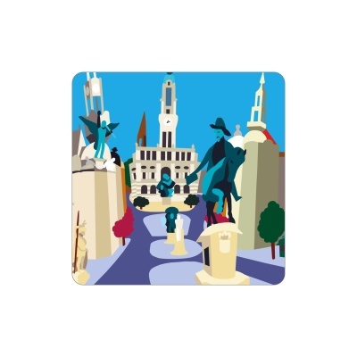 Ilustração de praça urbana com estátuas, edifícios e árvores sob um céu azul.