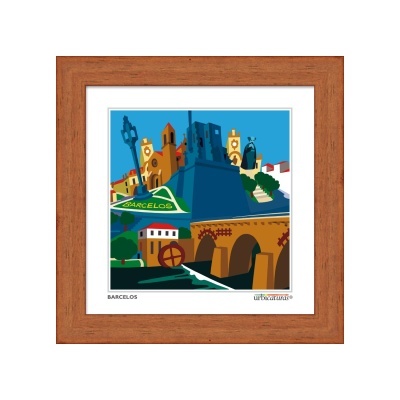 Quadro com ilustração colorida de Barcelos em moldura de madeira castanha
