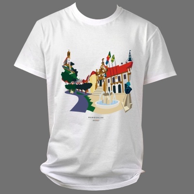 Camiseta branca com estampado colorido de uma praça e texto Mangualde Portugal