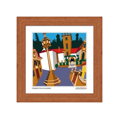 Quadro ilustrativo colorido em moldura de madeira castanha mostrando uma praça em Fornos de Algodres