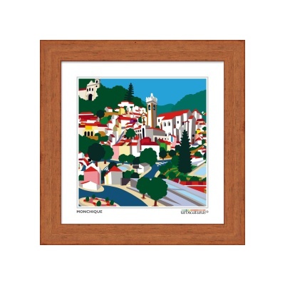 Quadro decorativo com ilustração colorida da vila de Monchique e moldura em madeira castanha