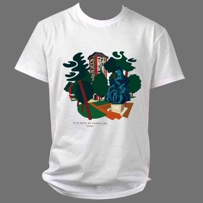 T-shirt branca com ilustração gráfica colorida e texto VILA NOVA DE FAMALICÃO