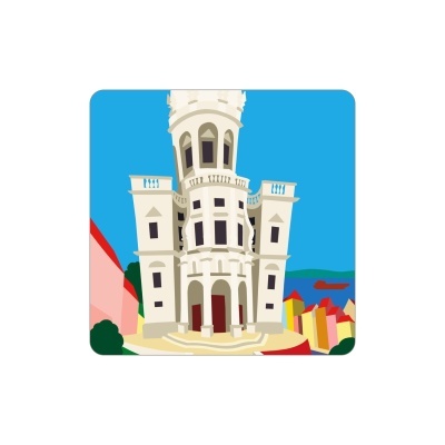 Ilustração de edifício branco com janelas, colunas, casas coloridas e mar ao fundo