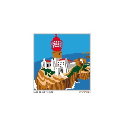 Ilustração do Farol do Cabo de São Vicente numa falésia com edifícios brancos e mar azul