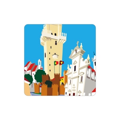 Torre alta amarela e edifícios brancos com telhados vermelhos e bandeiras coloridas sob céu azul