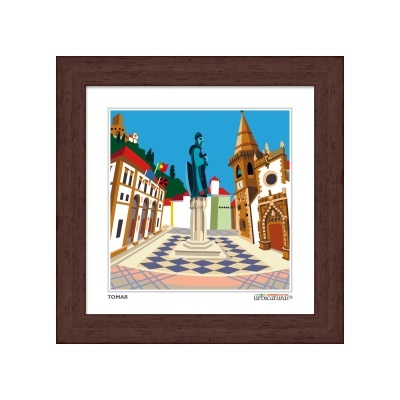 Quadro com ilustração colorida de Tomar, Portugal, com moldura em madeira castanha
