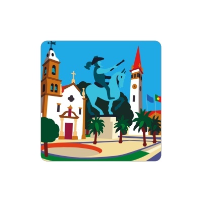 Ilustração de praça com estátua de cavaleiro, palmeiras e edifícios históricos