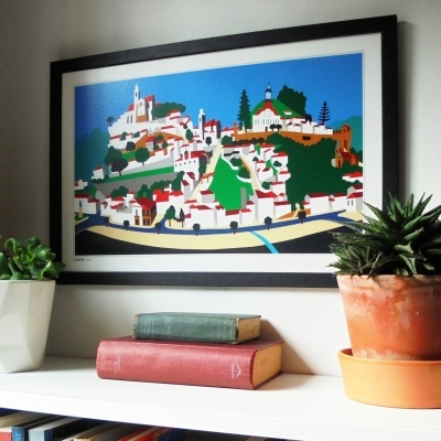 Quadro decorativo de vila e plantas em vasos sobre mesa branca