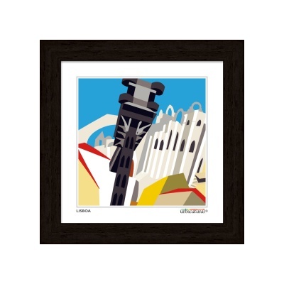 Gravura colorida de Lisboa em moldura de madeira escura
