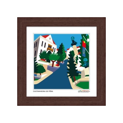 Gravura colorida de rua com árvores e edifícios emoldurada em madeira castanha