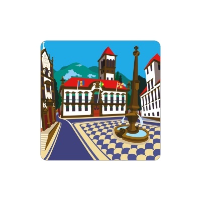 Ilustração de praça com edifícios, fonte central e bandeiras em ambiente urbano colorido.