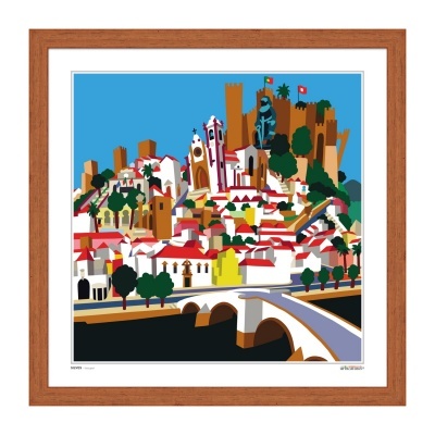 Ilustração de cidade colorida com castelo, casas brancas e ponte emoldurada