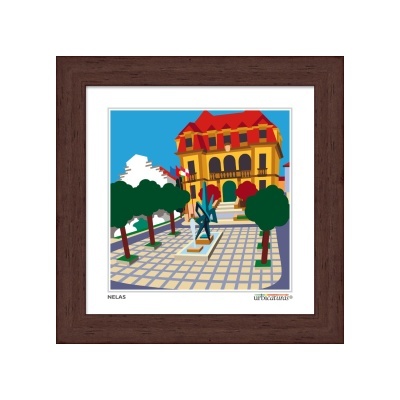 Ilustração colorida de praça com escultura e edifício numa moldura de madeira escura