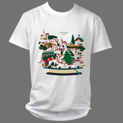 Camiseta branca com ilustração colorida de paisagem urbana e texto ALENQUER