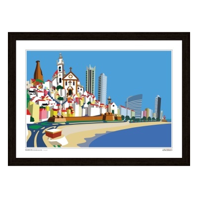 Pintura digital colorida de uma cidade costeira com praia e edifícios variados em moldura escura