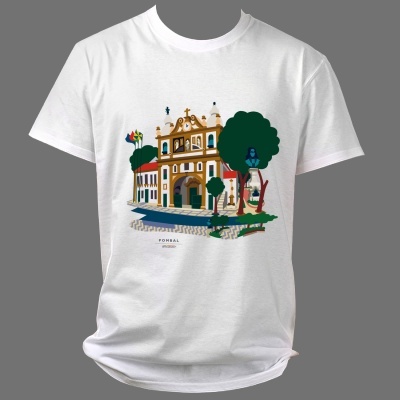 T-shirt branca com estampa colorida de edifício histórico e árvores