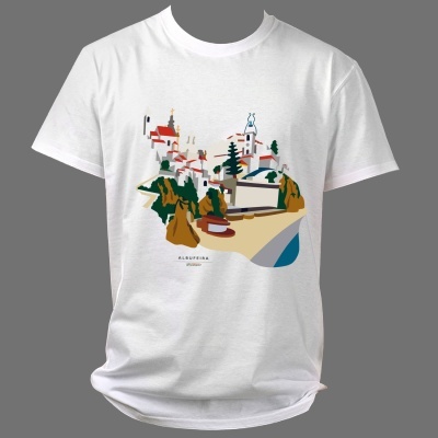 T-shirt branca com ilustração colorida da vila de Albufeira e praia.