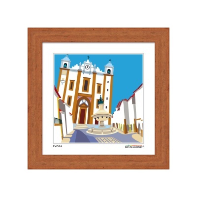 Quadro com imagem gráfica colorida de igreja e fonte em praça, moldura madeira castanha