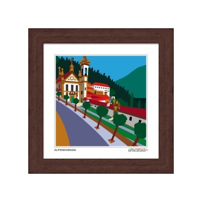Quadro com imagem colorida de aldeia com edifícios e árvores em moldura de madeira castanha
