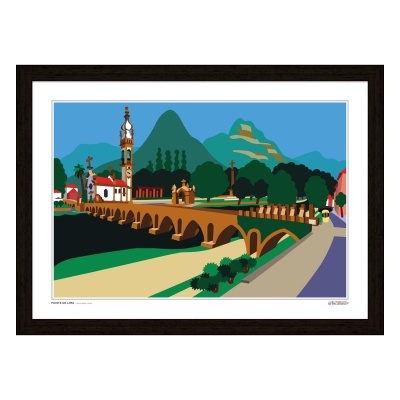 Gráfico colorido de ponte de pedra com arco, torre com relógio e montanhas ao fundo, moldura preta.