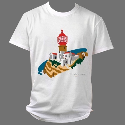 T-shirt branca com farol e casas ilustradas coloridas