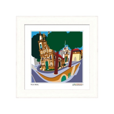 Impressão artística emoldurada que mostra uma praça com árvores e várias construções, igreja com cruz dourada e texto 'VILA REAL'