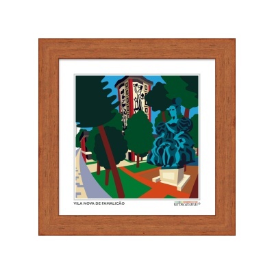 Moldura de madeira com ilustração colorida de rua e escultura em Vila Nova de Famalicão